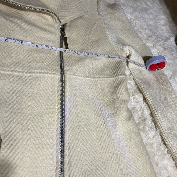 BEBE-Cream /Jacket - Picture 6 of 7